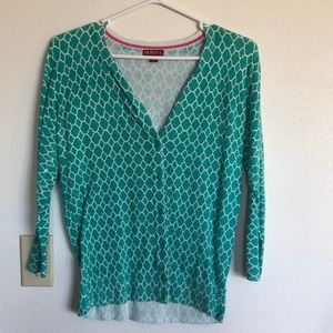 Women’s cardigan.